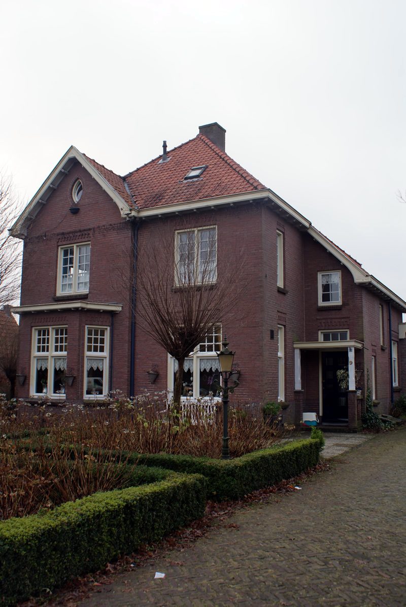 Dorpsstraat 9